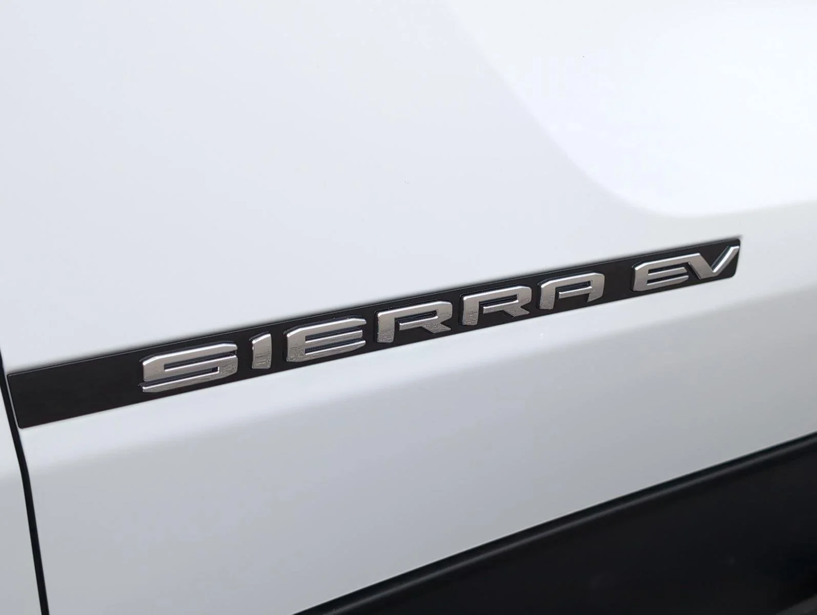 New 2026 Summit White GMC Elevation Standard Range image 27