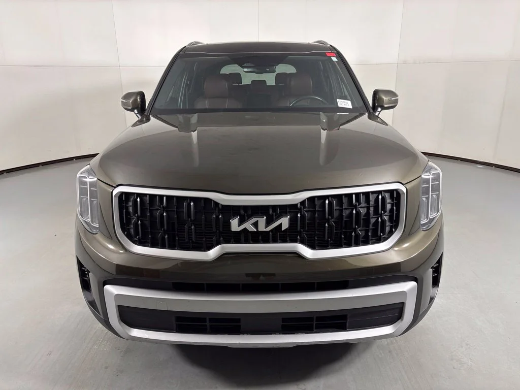 Used 2023 Green Kia EX image 3