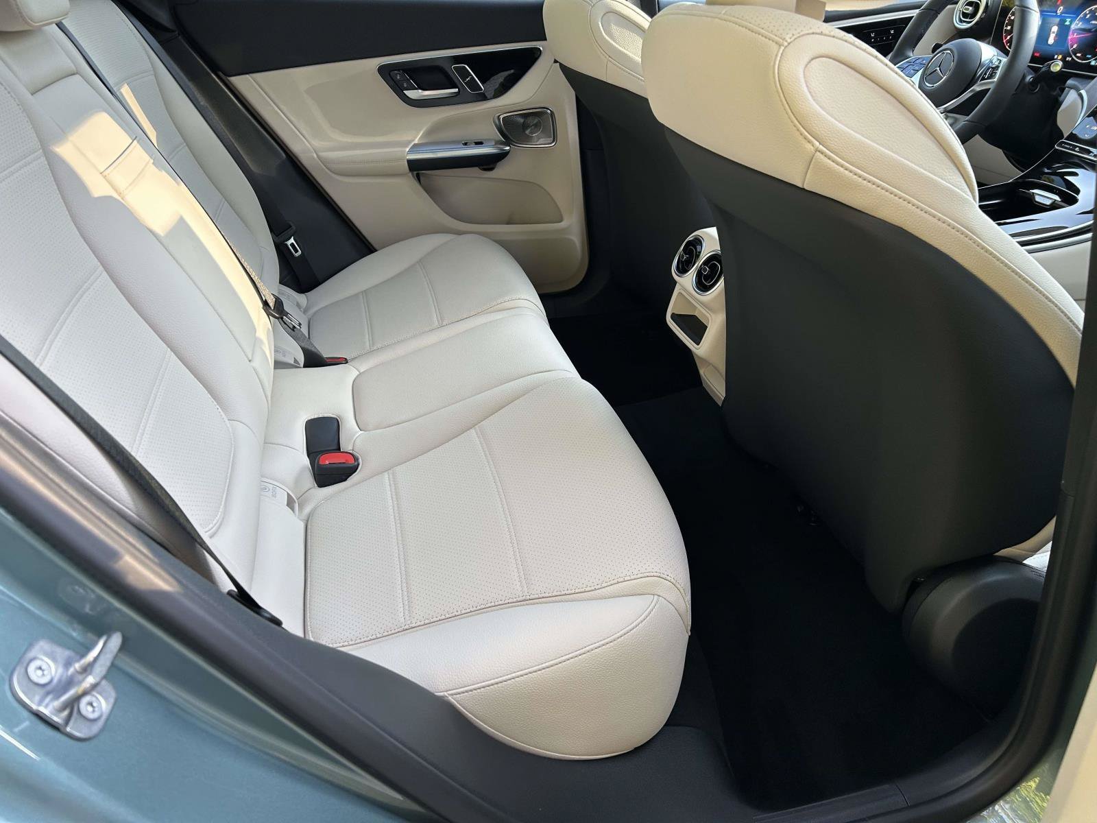 New 2027 Verde Silver Metallic Mercedes-Benz GLC 300 SUV image 39