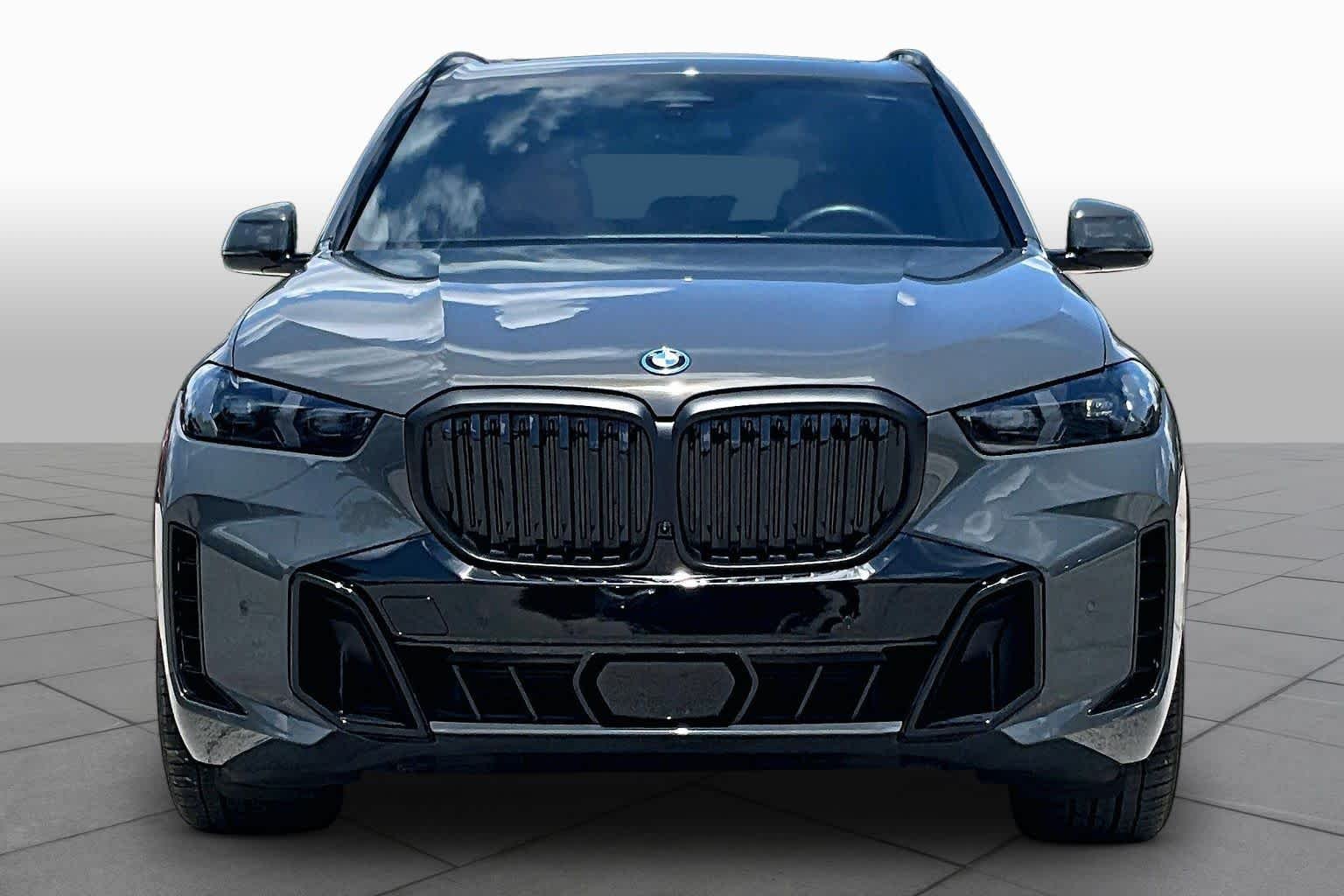 Used 2026 Dravit Grey Metallic BMW xDrive50e image 3
