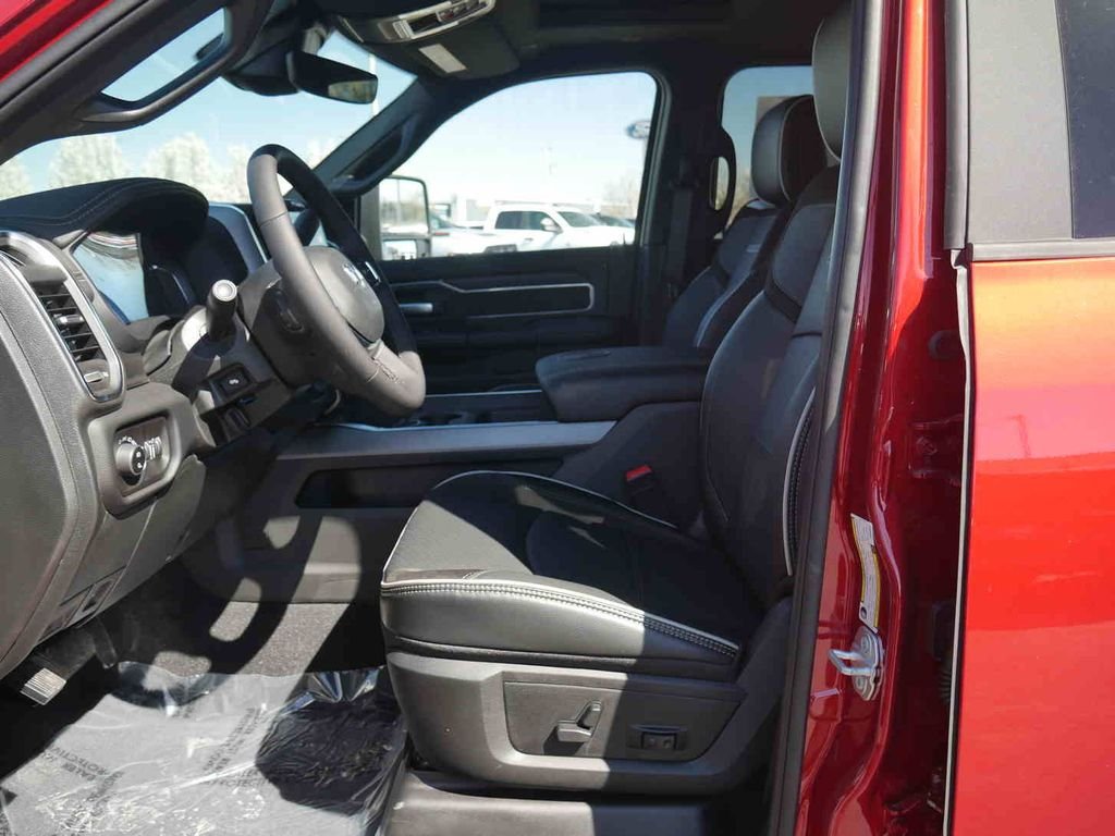 New 2026 Molten Red Pearl-Coat Exterior Paint RAM LARAMIE image 31