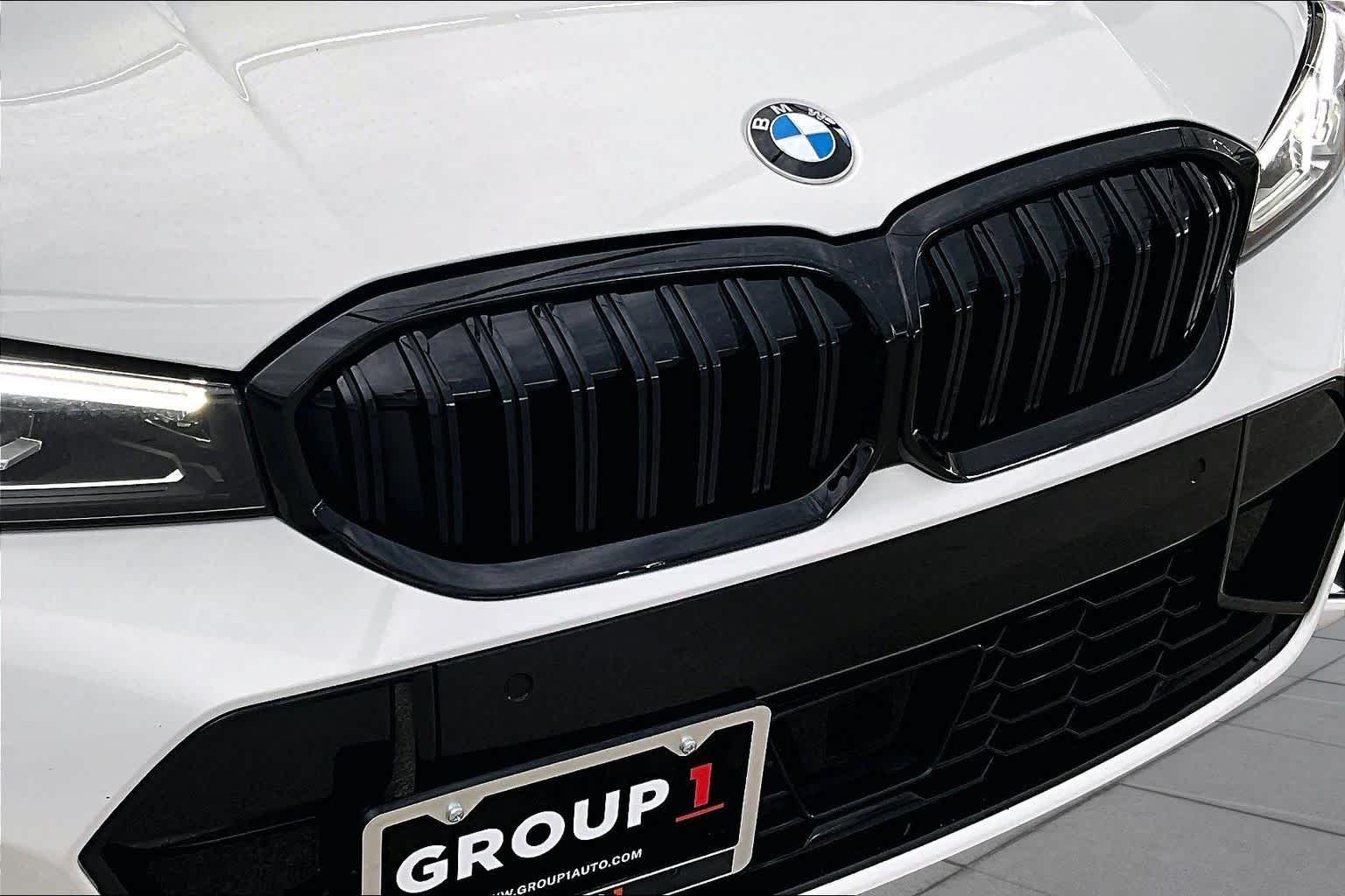 Used 2025 Alpine White BMW 330i image 30