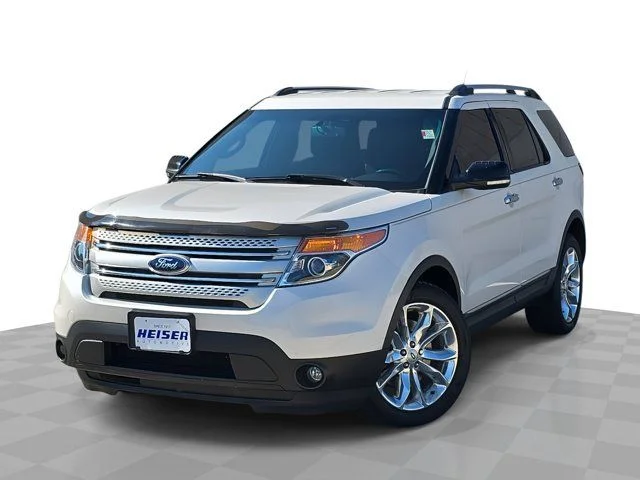 Used 2015 White Platinum Clearcoat Metallic Ford XLT image 1
