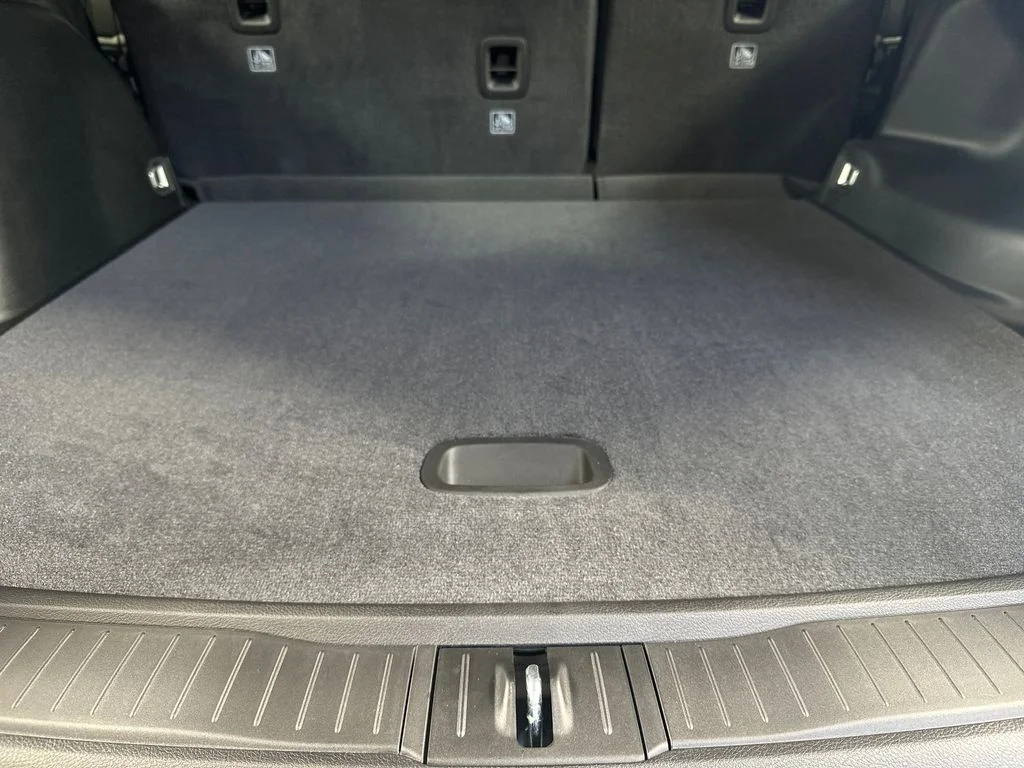 New 2026 Silver Zynith Exterior Paint Jeep Altitude image 10