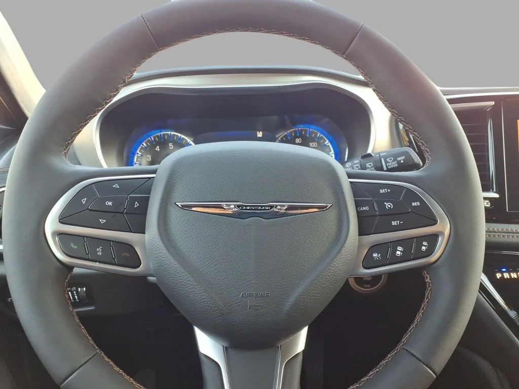 New 2026 Bright White Clear-Coat Exterior Paint Chrysler Pinnacle image 20