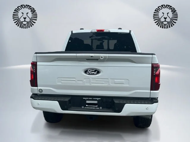 New 2026 Oxford White Ford XLT image 7