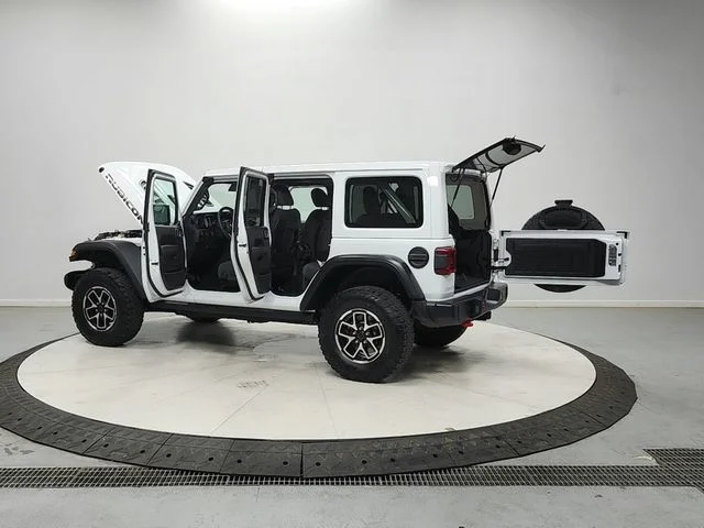 Used 2025 White/off-white Jeep Rubicon image 13