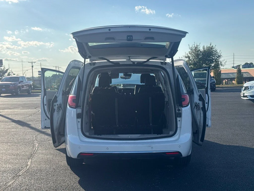 Used 2024 White Chrysler Touring L image 18