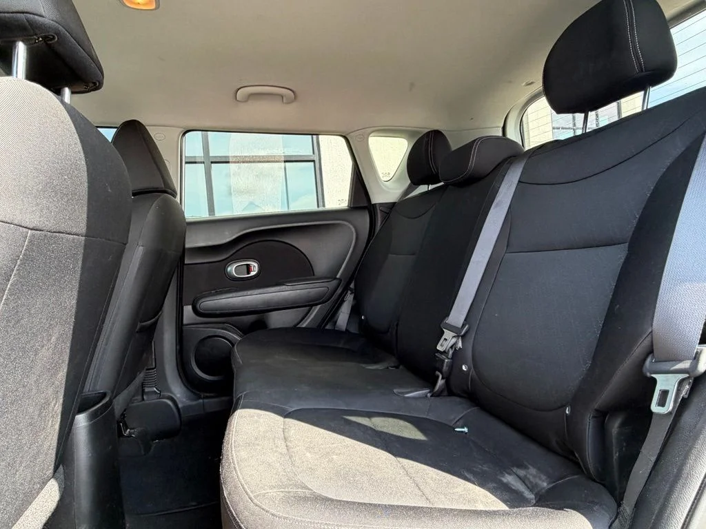 Used 2014 White Kia Base image 8