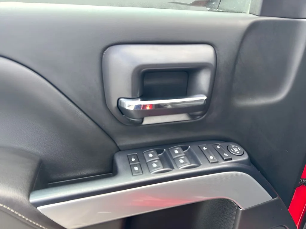 Used 2017  Chevrolet LT image 17