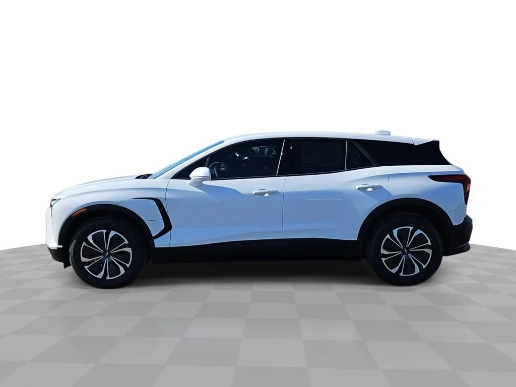 New 2026 Summit White Chevrolet LT image 5
