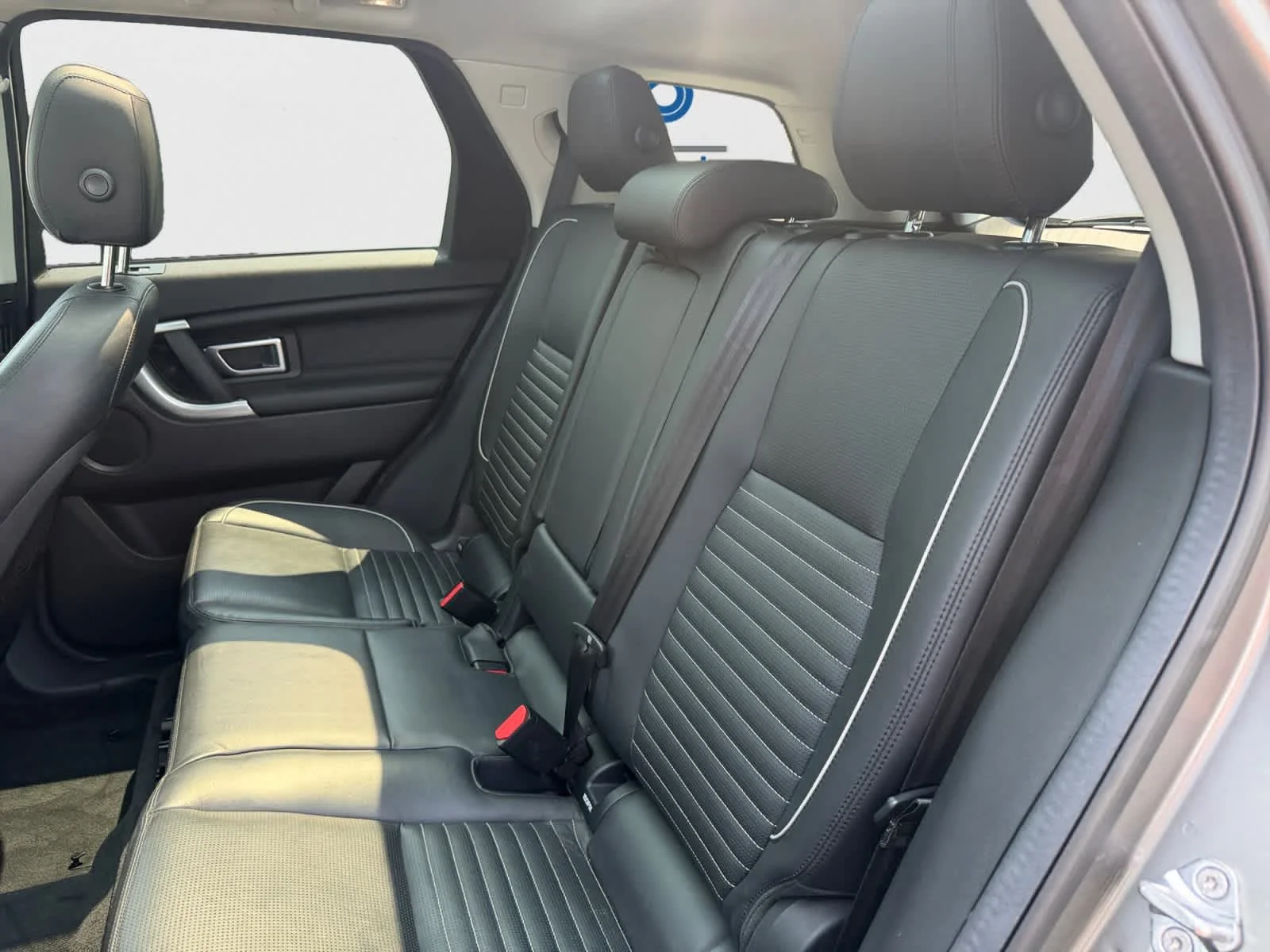 Used 2018 Corris Grey Metallic Land Rover HSE image 19