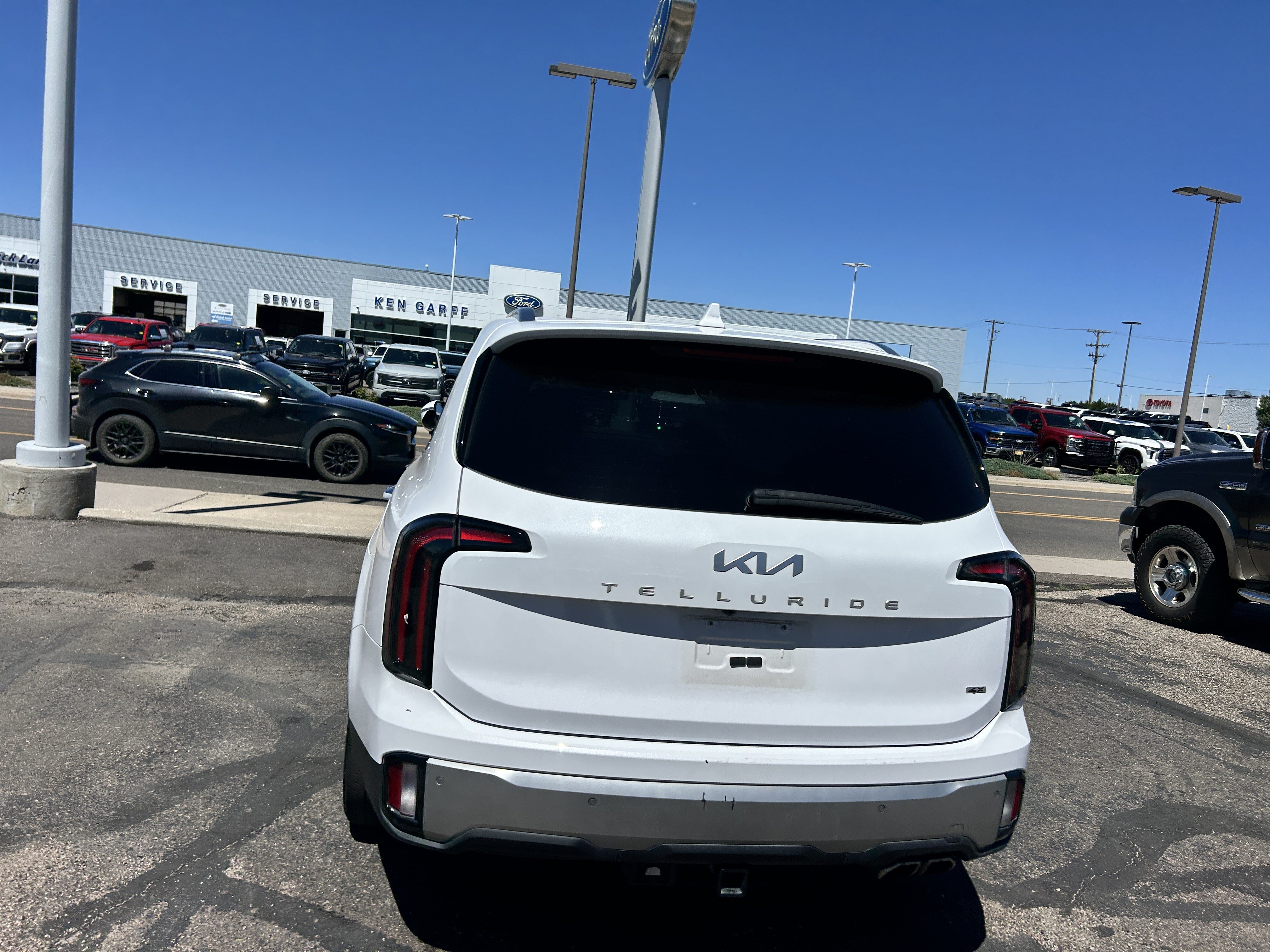 Used 2024 Glacial White Pearl Kia SX Prestige image 3