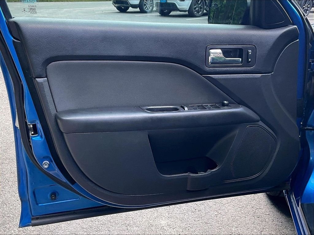 Used 2012 Blue Ford SE image 9
