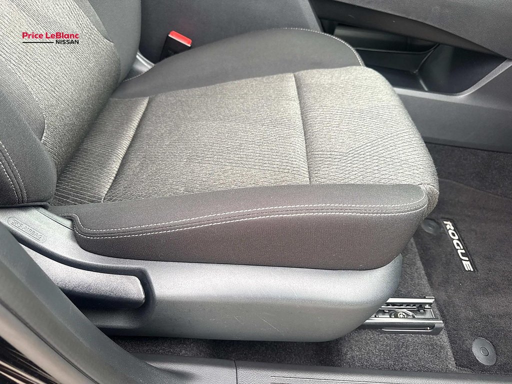Certified Used 2025  Nissan SV image 10