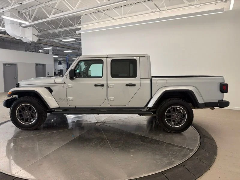 Used 2022 Silver Jeep Overland image 5