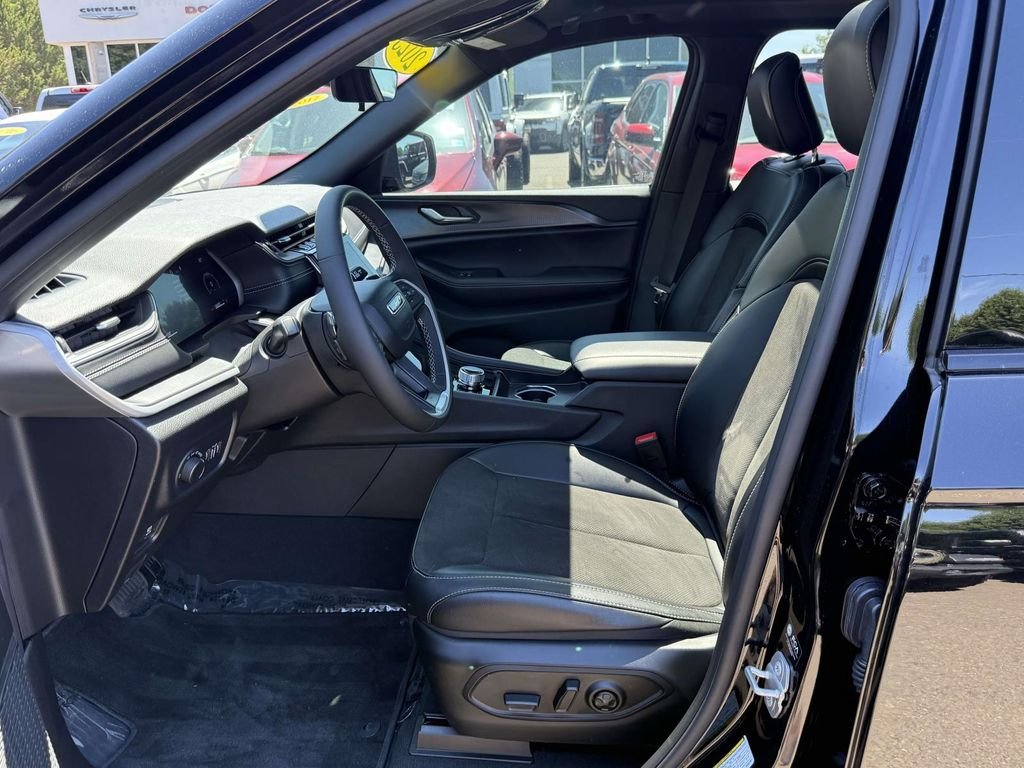 Used 2025 Black Jeep Altitude X image 13