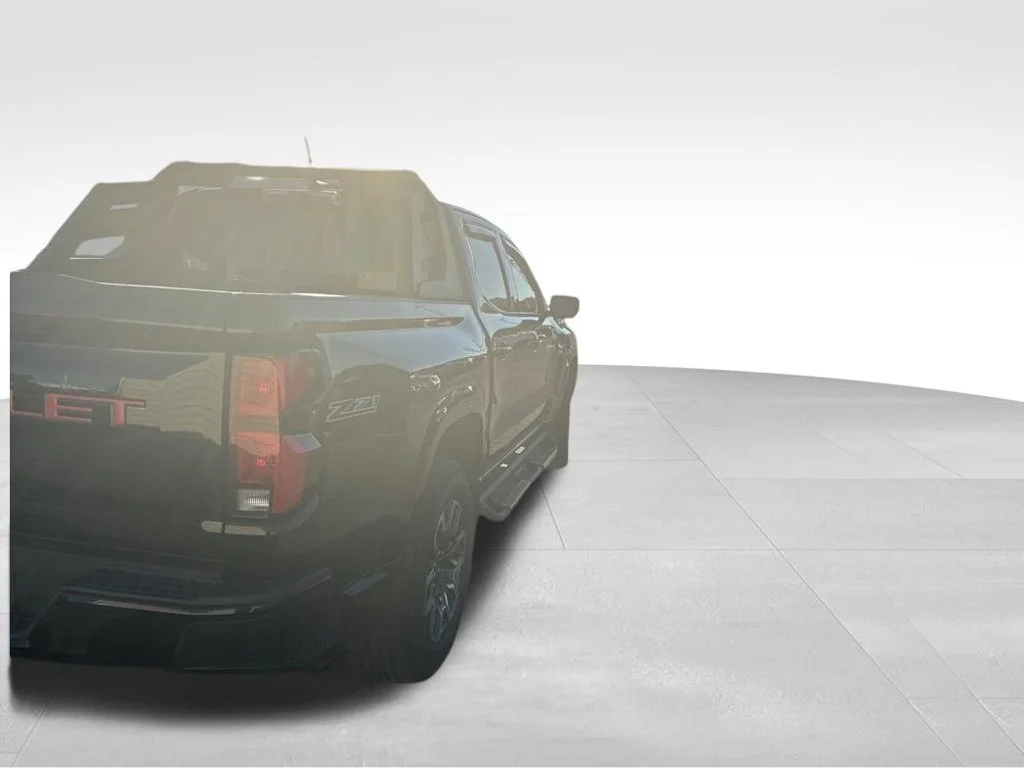 Used 2023 Black Chevrolet Z71 image 5