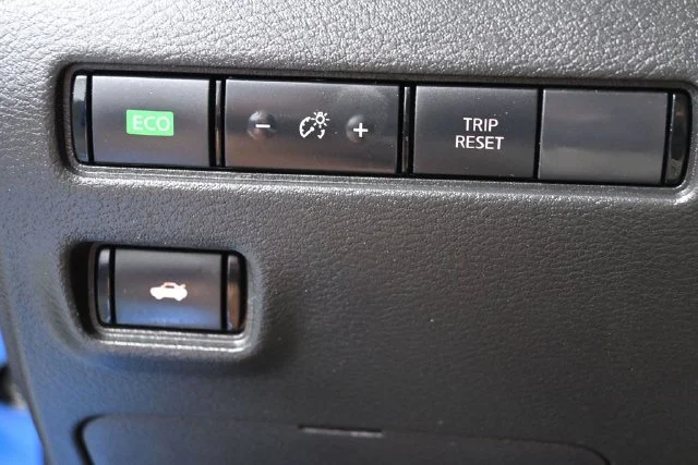 Used 2020 Blue Nissan SV image 29