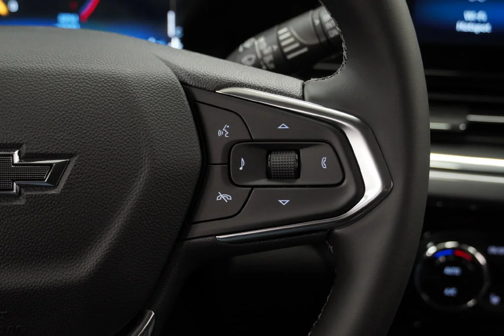 New 2026 Mosaic Black Metallic Chevrolet ACTIV image 29