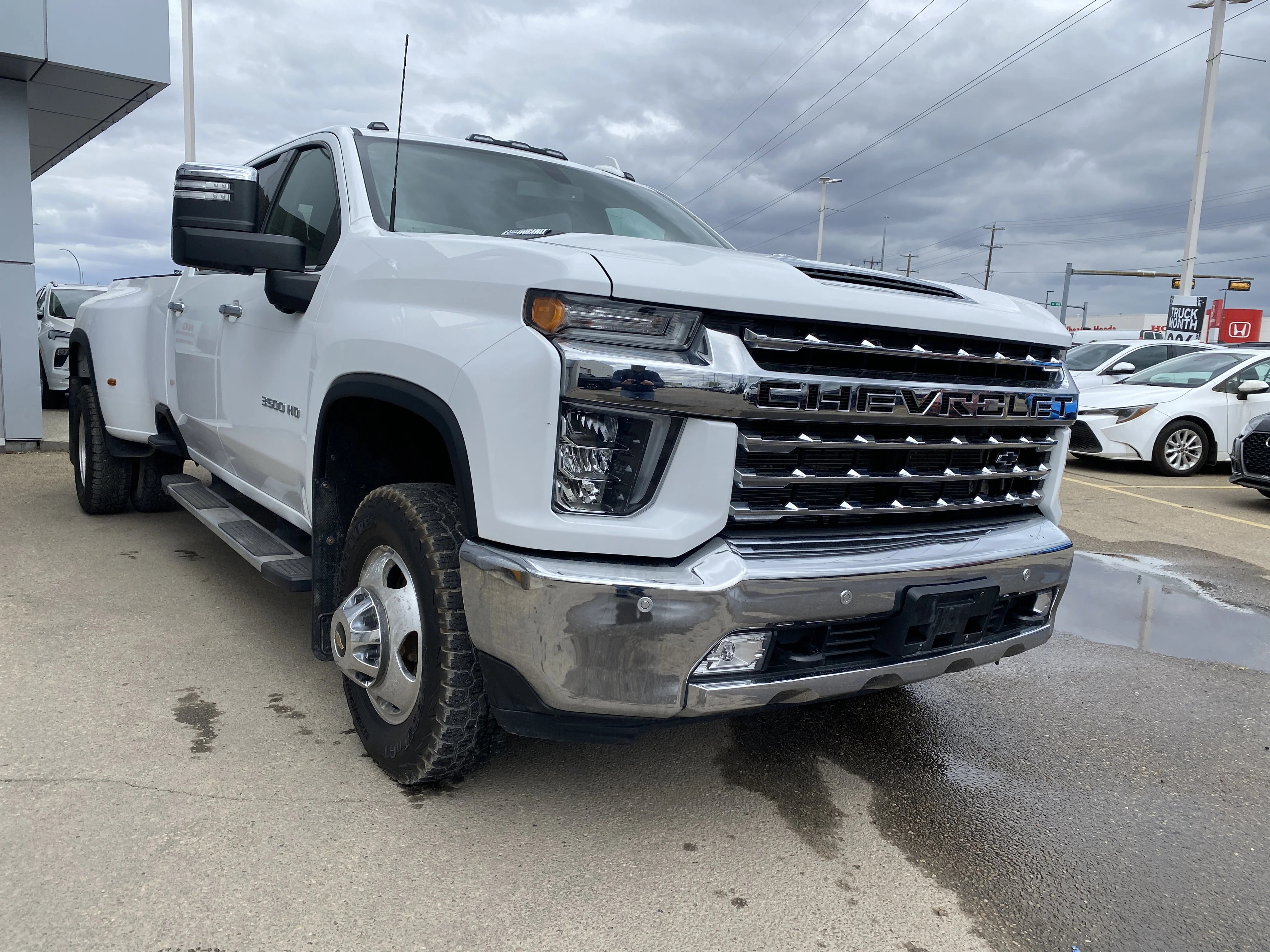 Certified Used 2020 Summit White Chevrolet LTZ Crew Cab  * DUALLY * LEATHER INTERIOR * TOW PACKAGE * image 6