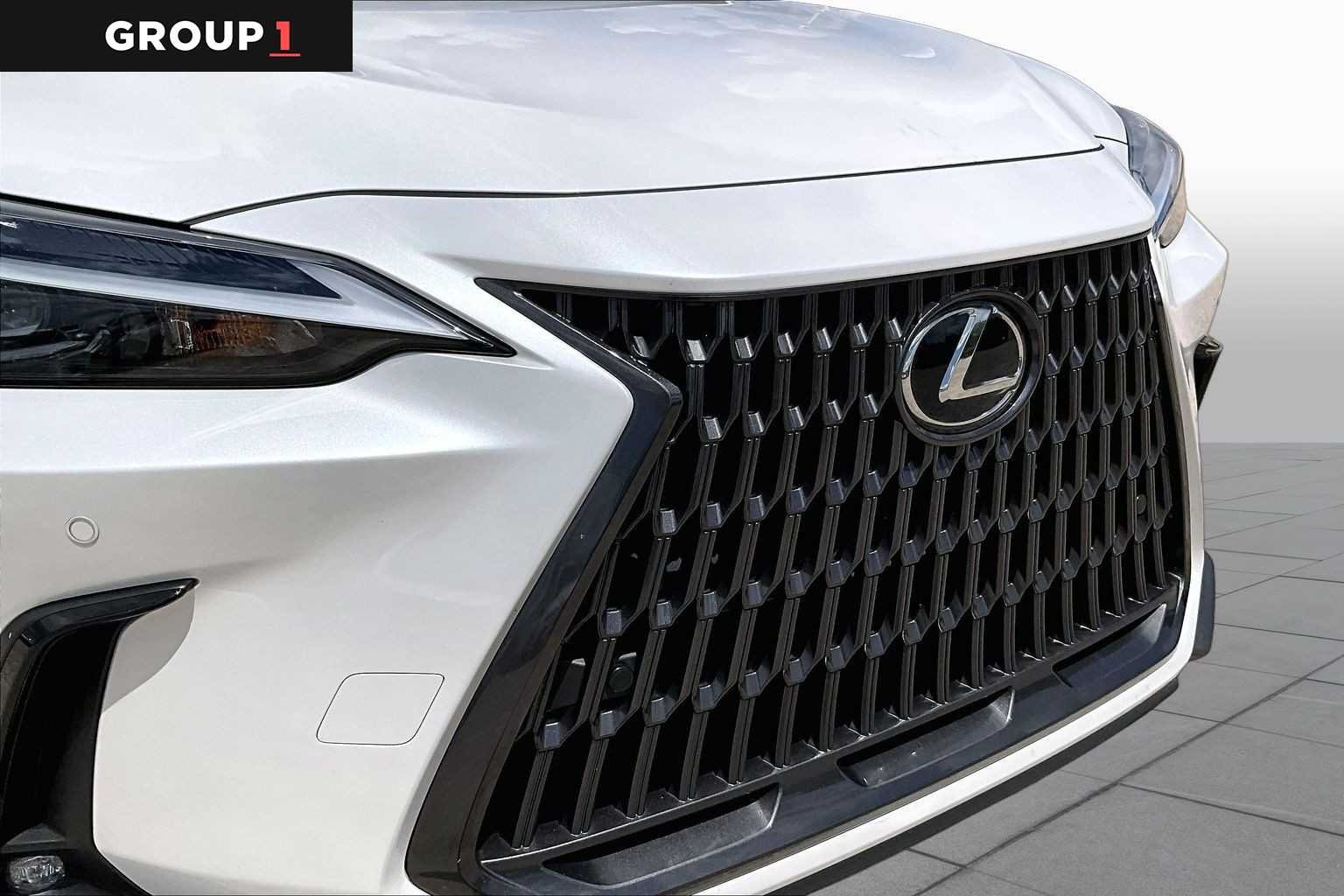 Used 2025 Eminent White Pearl Lexus Premium image 27