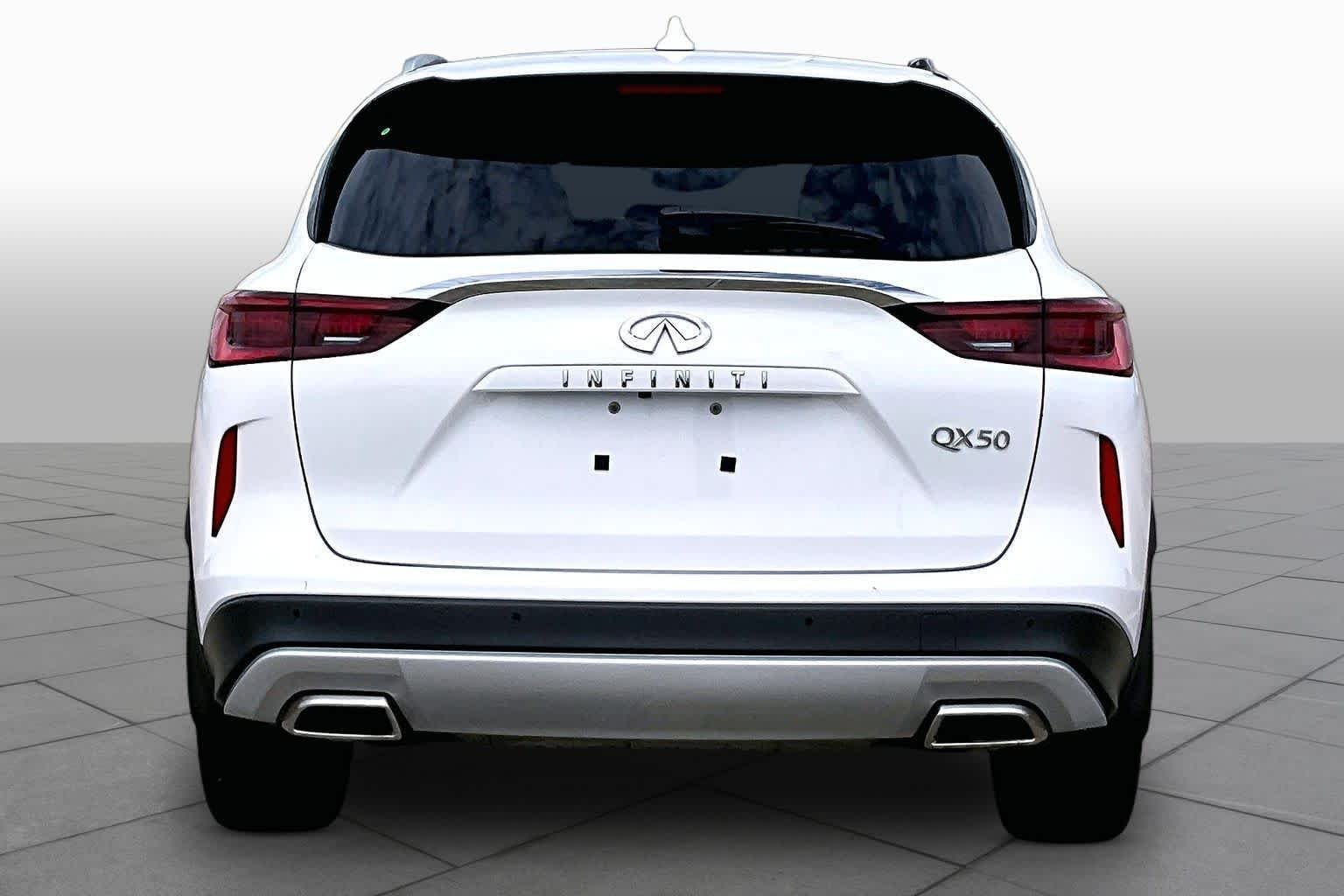 Used 2023 Lunar White INFINITI LUXE image 5
