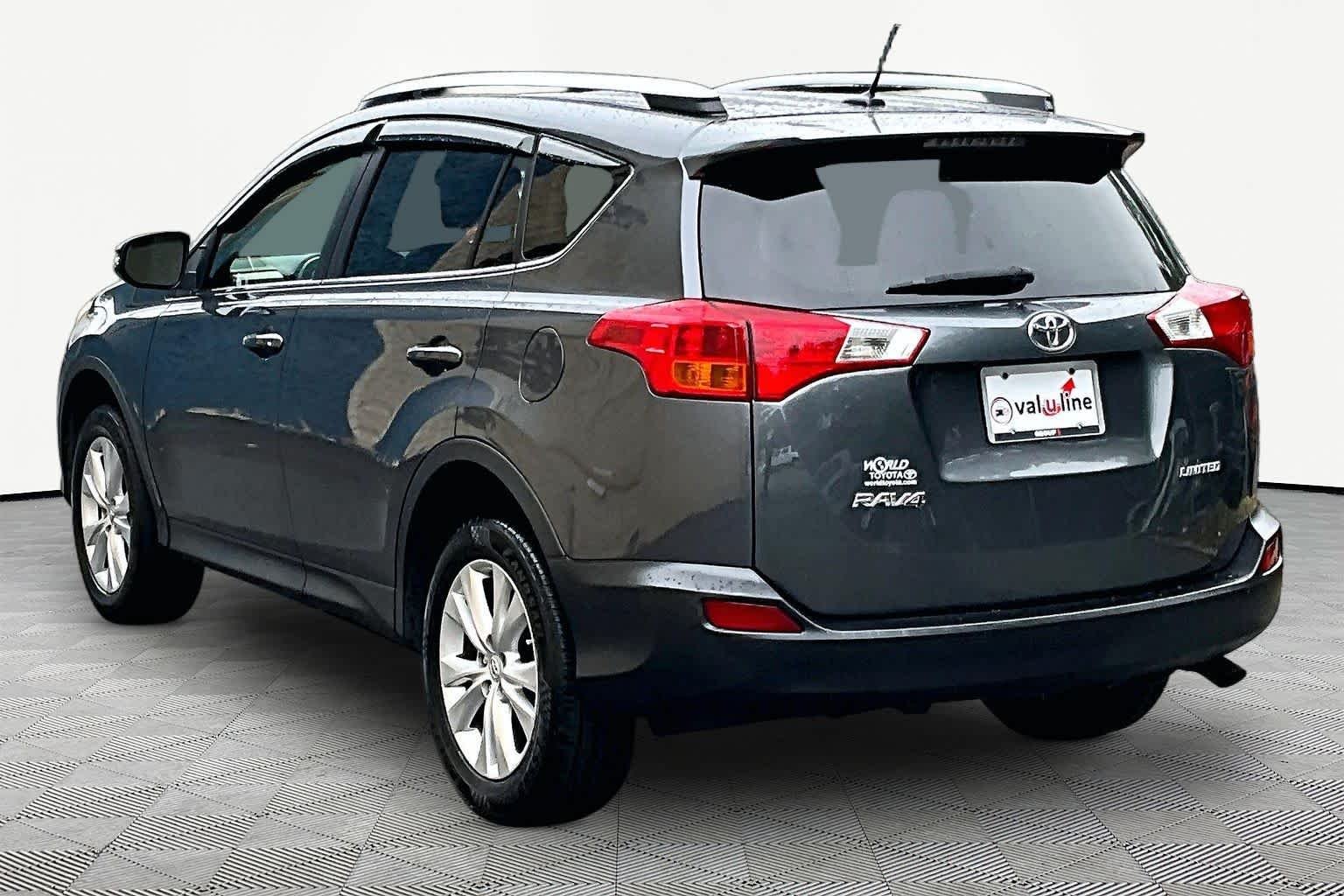 Used 2015 Magnetic Gray Metallic Toyota Limited image 12