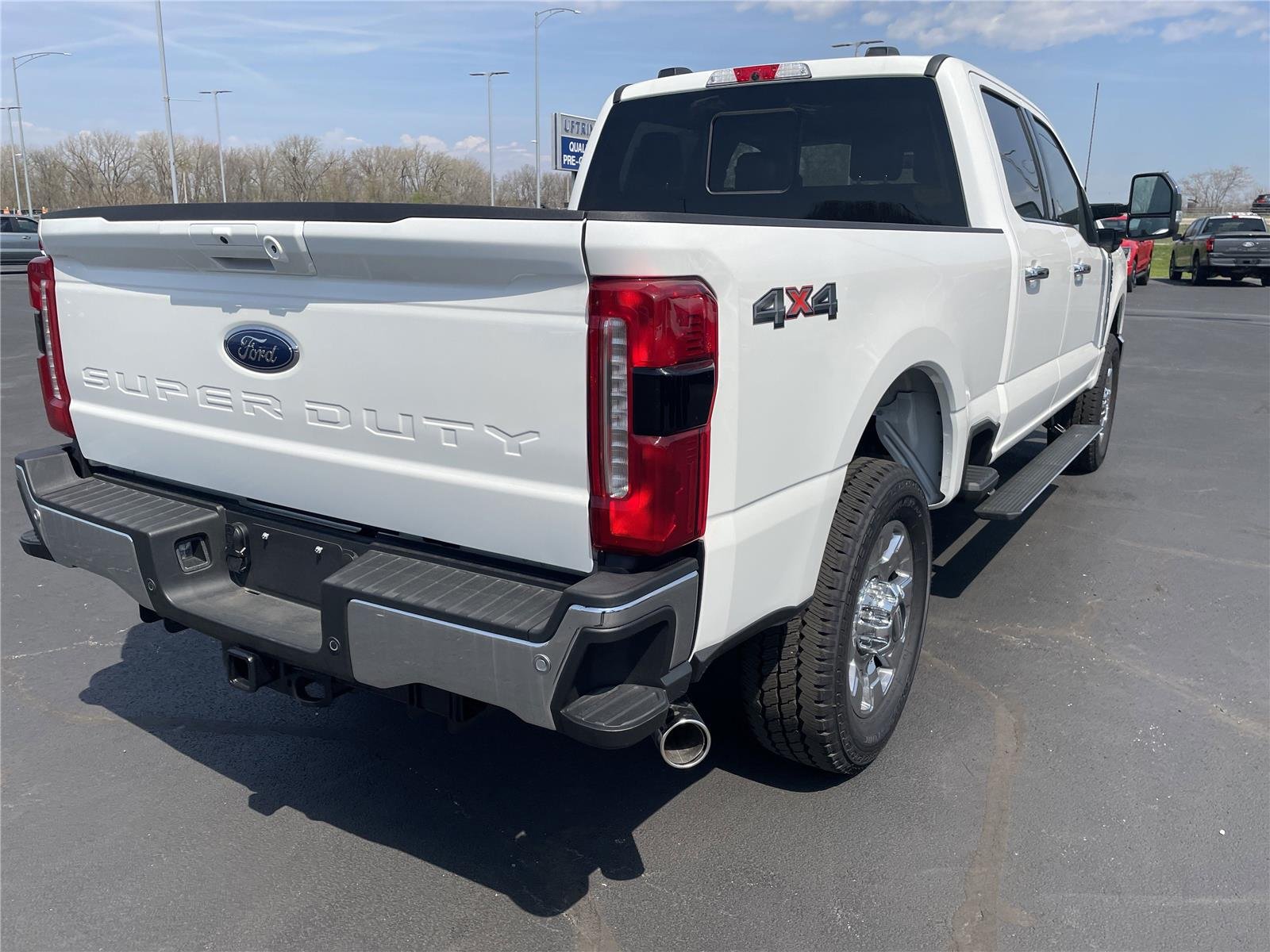 New 2026 Star White Metallic Tri-Coat Ford F-350® Lariat® image 44