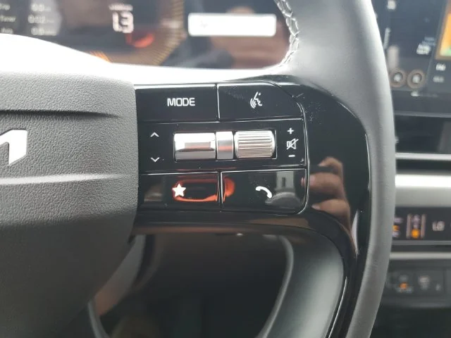 New 2027 Ivory Silver Kia EX image 21