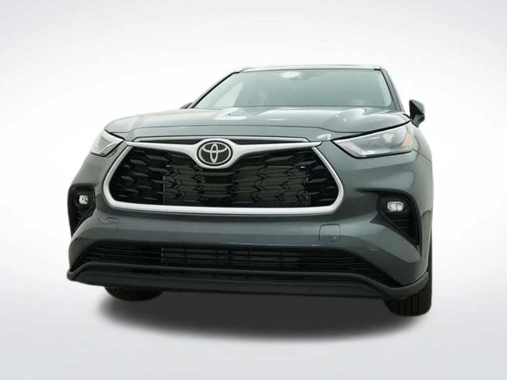 Used 2023 Gray Toyota XLE image 35