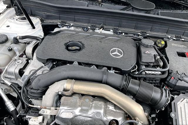 Used 2025 White Mercedes-Benz GLB 250 image 20