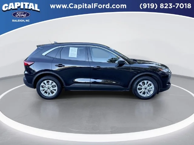 Used 2023 Black Ford Active image 9
