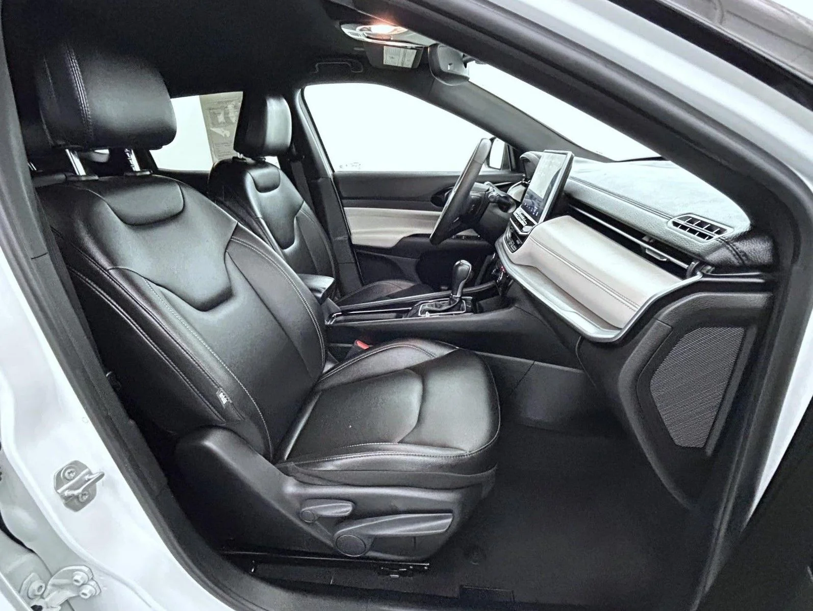 Used 2025 White Jeep Limited image 15