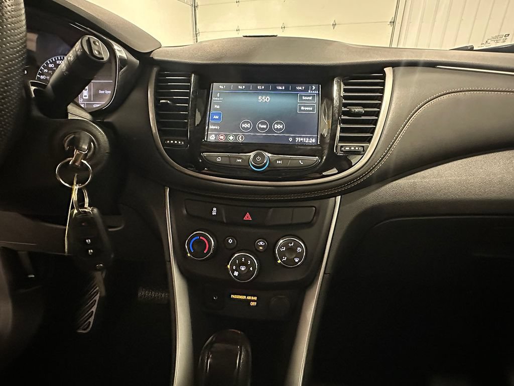 Used 2019 SUMMIT WHITE Chevrolet LS image 28