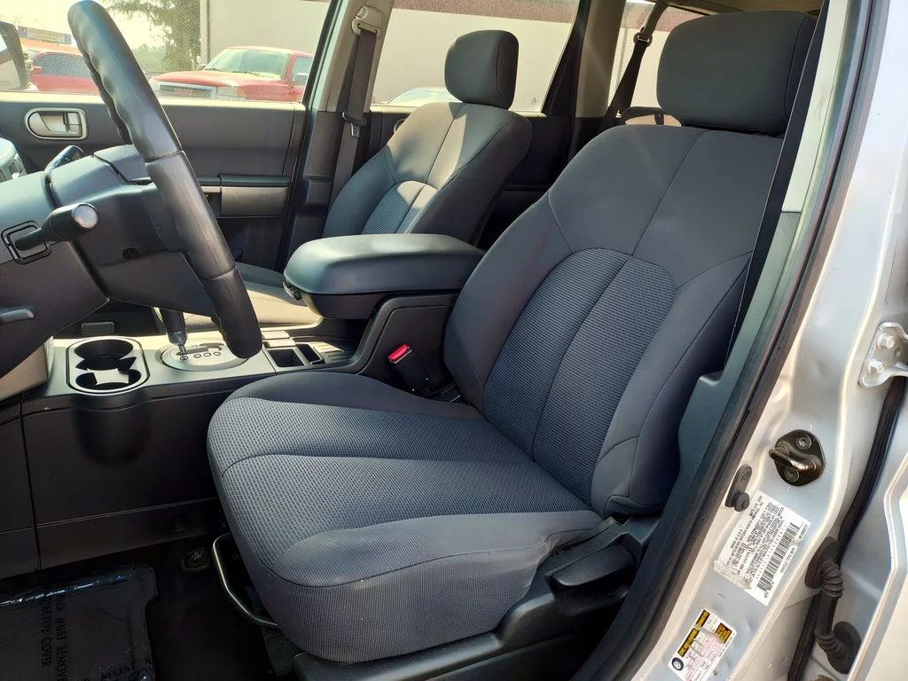 2005 Mitsubishi Endeavor LS - Photo 14