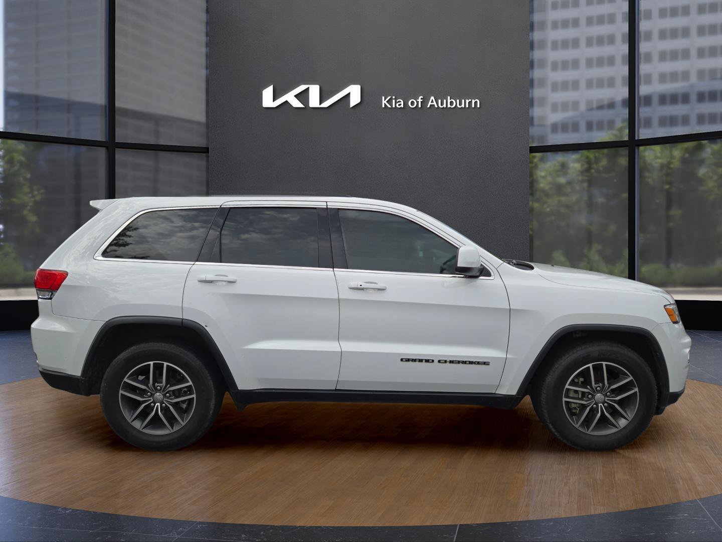 Used 2018 White Jeep Laredo E image 5