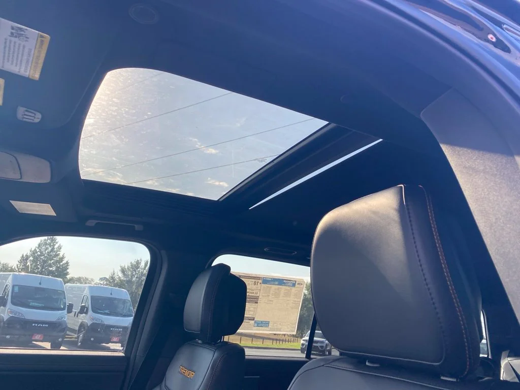 New 2027 Agate Black Metallic Ford Tremor® image 16