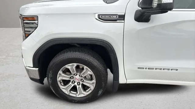 Used 2025 Summit White GMC SLT image 33