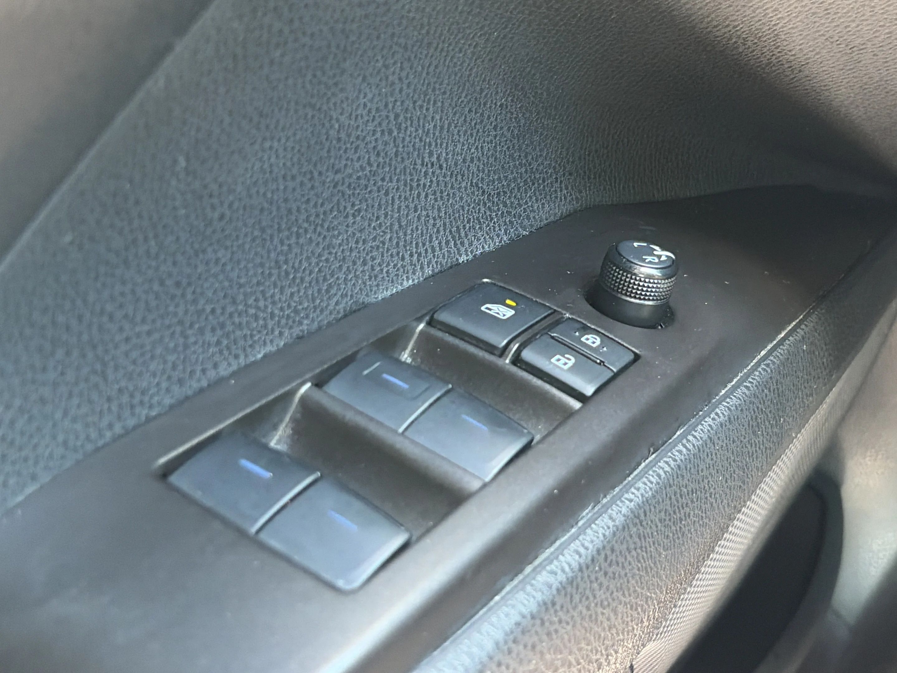 Used 2024 Ice Toyota SE image 18