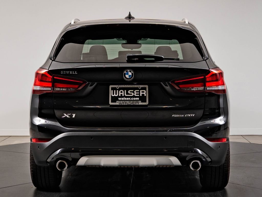 Used 2021 Black Sapphire Metallic BMW sDrive28i image 7