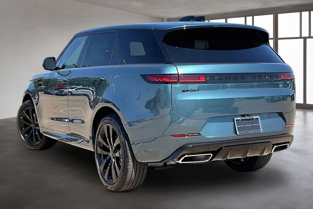 New 2026 Green Land Rover Dynamic SE image 3