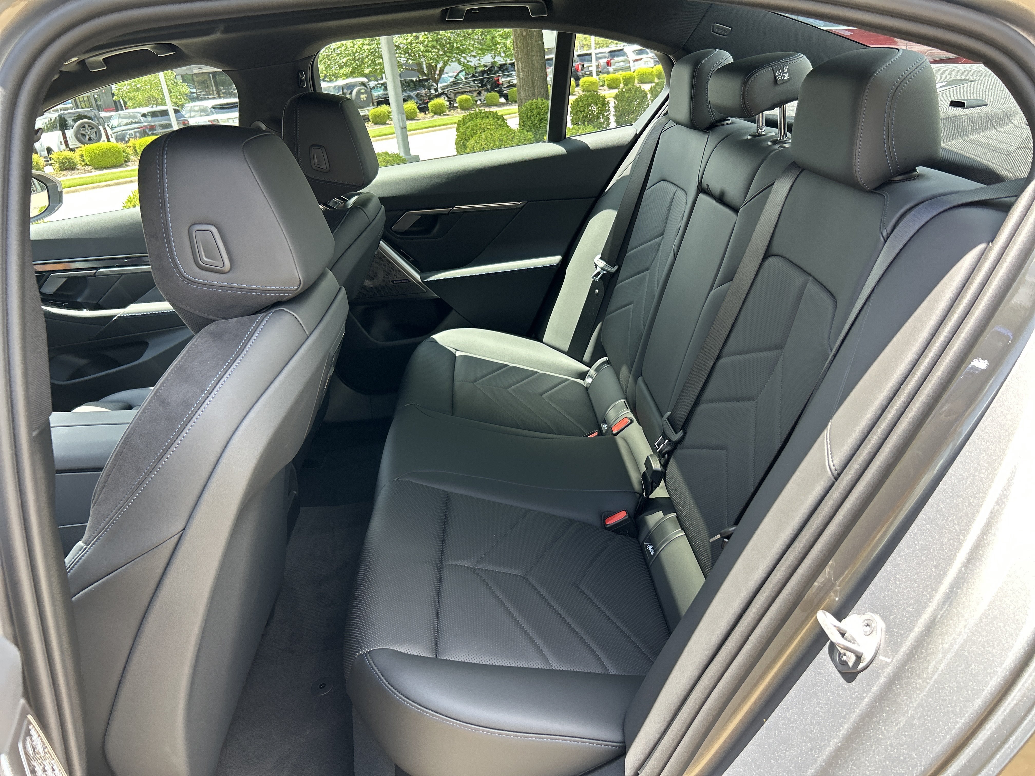 New 2026 OXIDE GREY BMW 550e xDrive image 19