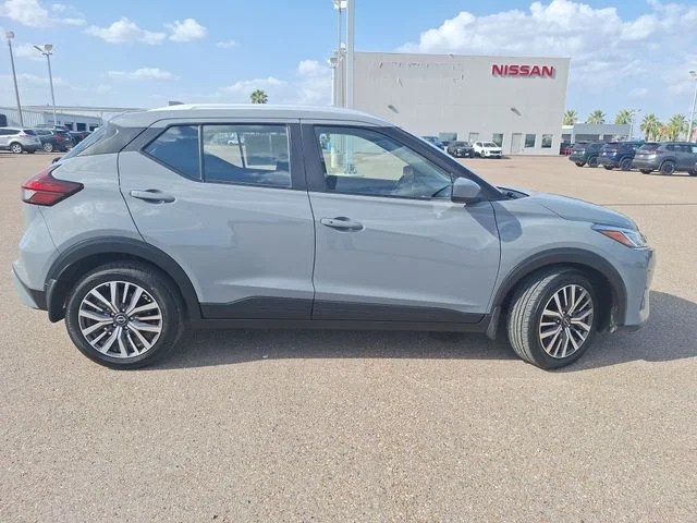 Used 2024 Gray Nissan SV image 8
