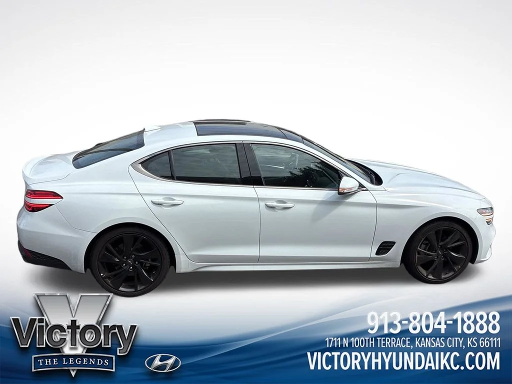 Used 2023 White Genesis 2.0T image 3