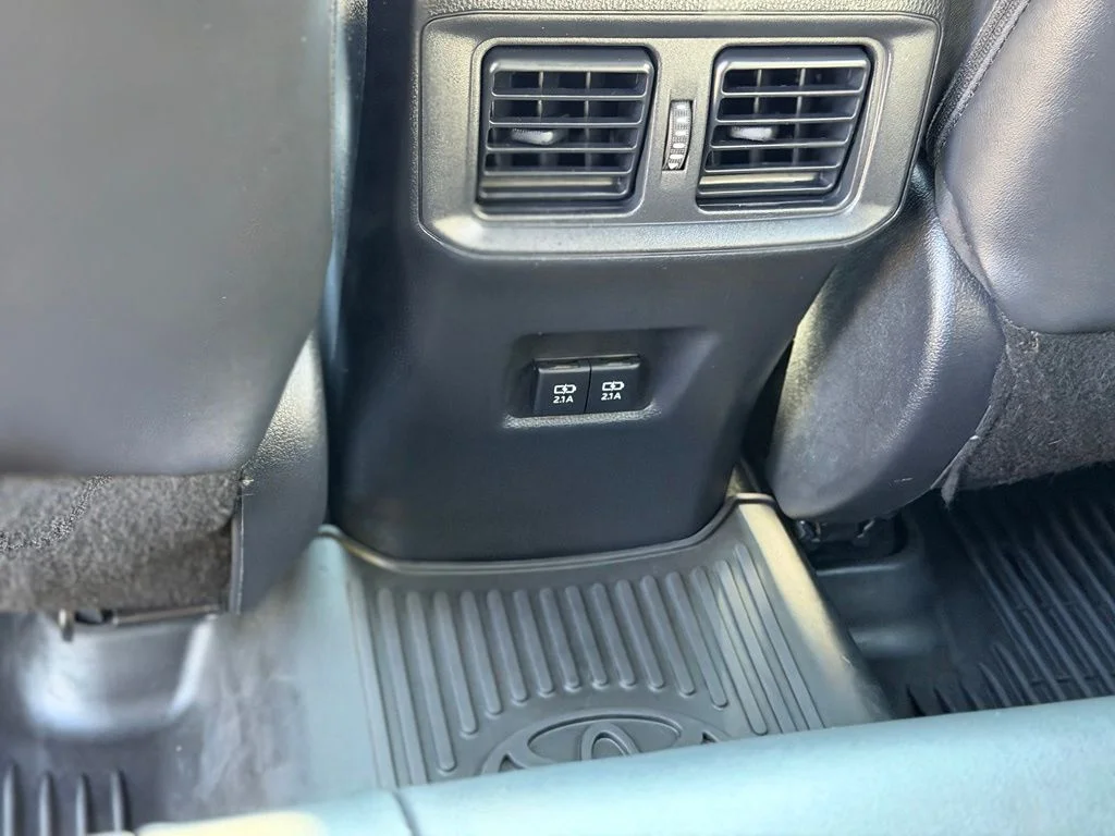 Used 2020 Gray Toyota XLE Premium image 9