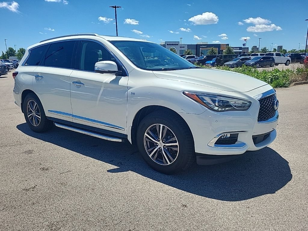 Used 2017 White INFINITI Base image 7