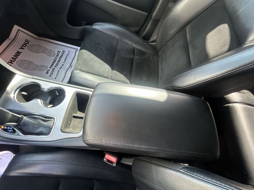 Used 2018 White Jeep Altitude image 27