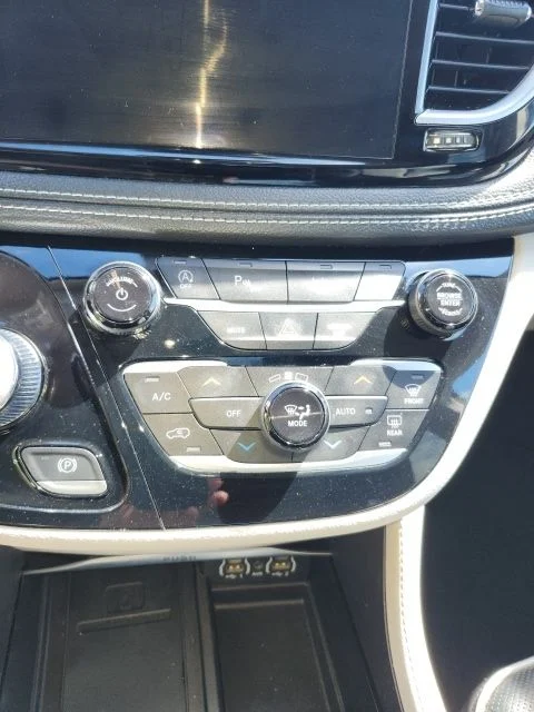 Used 2023 Brilliant Black Crystal Pearlcoat Chrysler Limited image 19