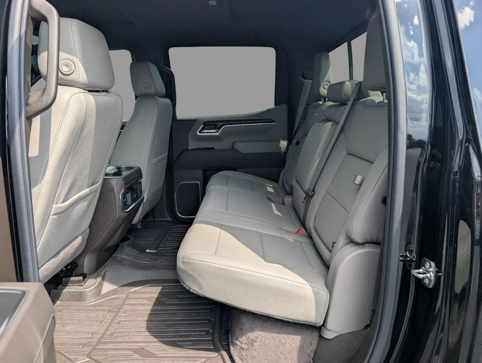 New 2026 Onyx Black GMC SLT image 34